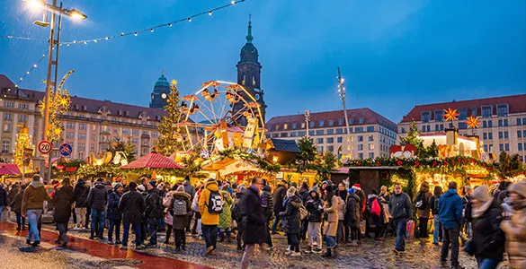 the-ultimate-christmas-bucket-list-8-ideas-for-holiday-mid-content-3